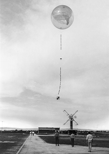 Ensemble ballon-nacelle en cours d’ascension